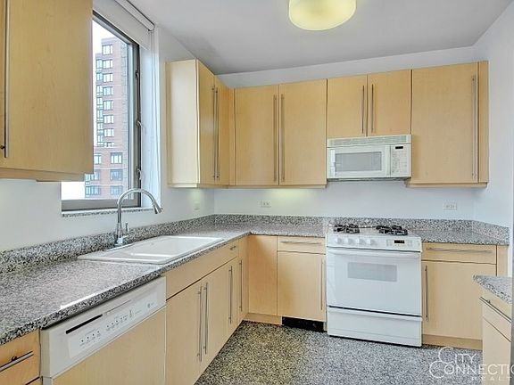4th image of 2 Columbus Ave APT 38C