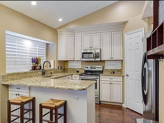 4th image of 645 E Duck Creek Cir