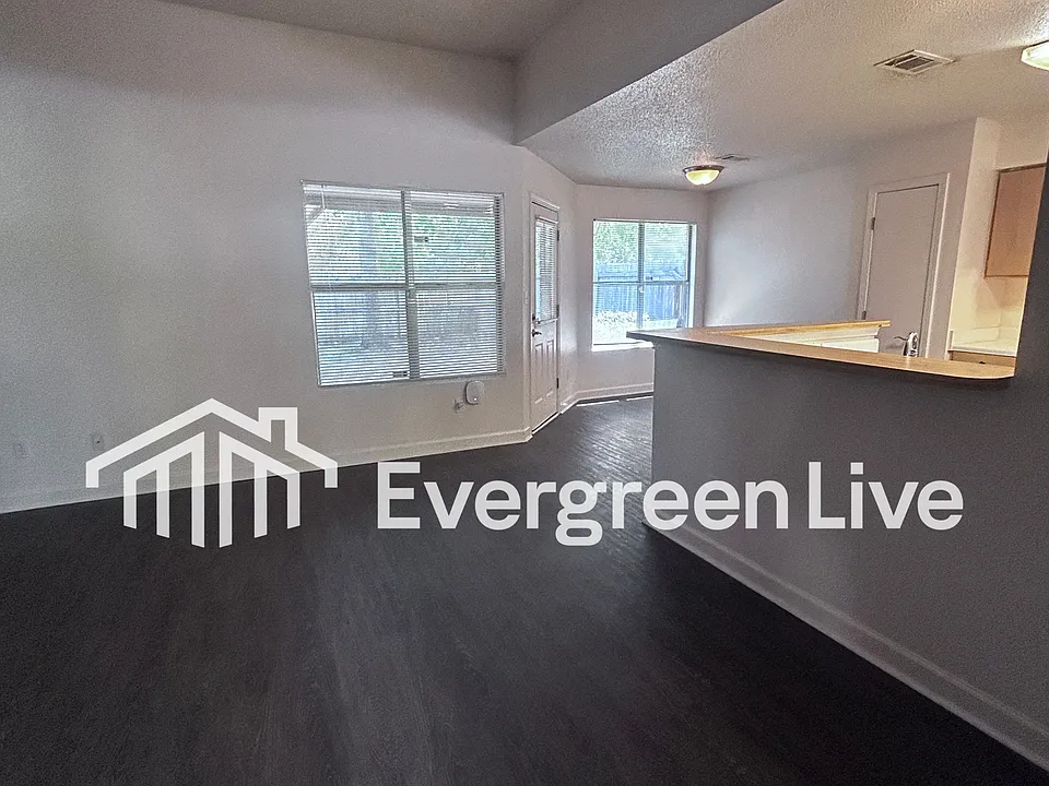 40 Serenata Ct