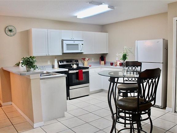 3rd image of 2862 Club Cortile Cir APT A