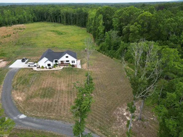 2498 Settle Bridge Rd, Stoneville, NC 27048
