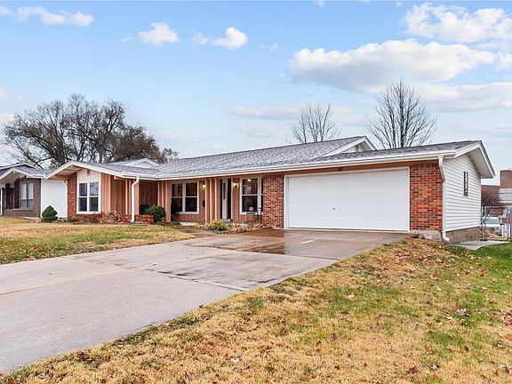 2nd image of 637 Coachway Ln