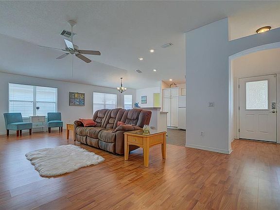 4th image of 582 Lacy Pl