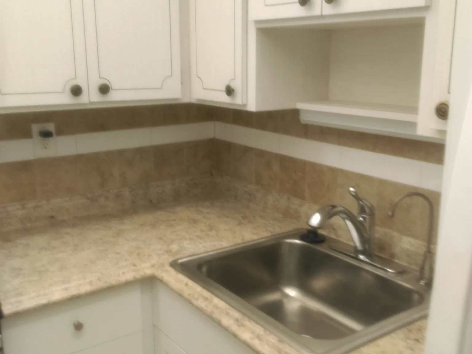 2 bed, 1.5 bath, 860 sqft, $1,600 — Photo 2