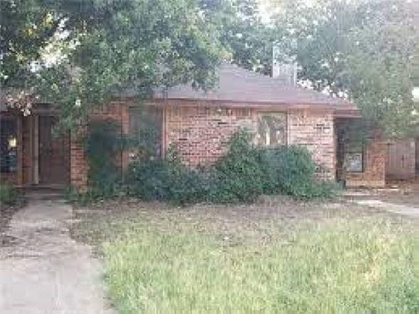 1st image of 26 Shady Valley Ct