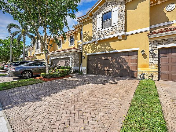 2nd image of 9593 S Town Parc Circle #9593