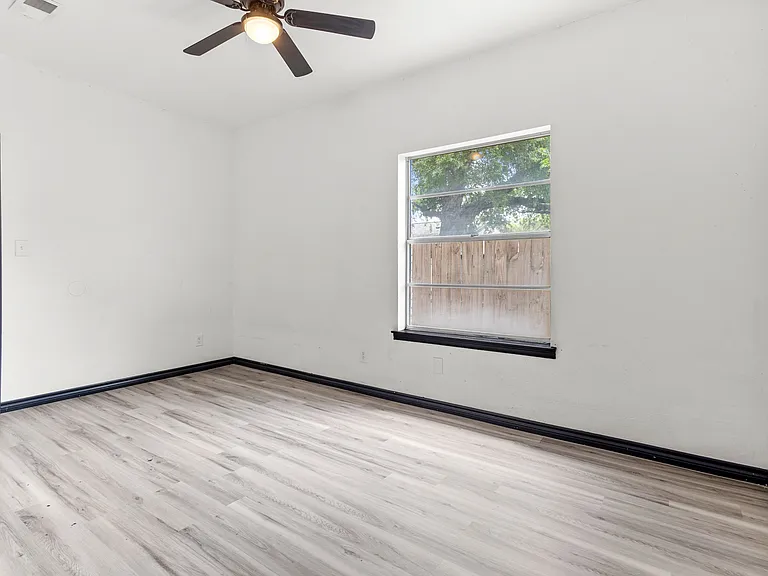 2802 Spring Valley Dr — Photo 8