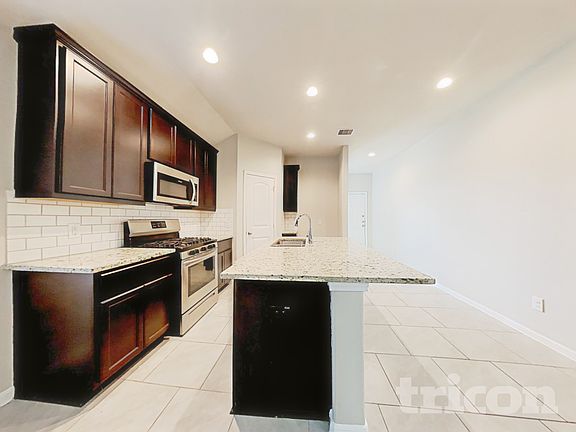 4th image of 423 Ashley Falls Ln
