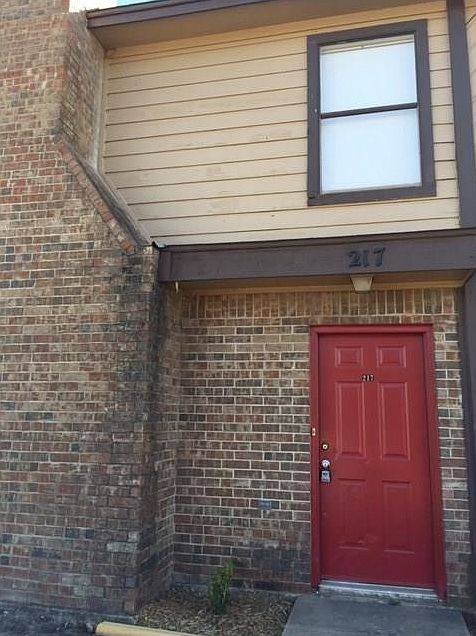 1st image of 217 Cambridge Dr