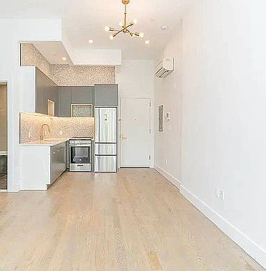 1st image of 424 Gates Ave #1L