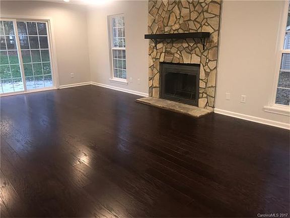 3rd image of 10504 Camelback Cres