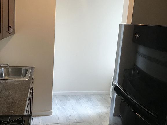 3rd image of 1800 University Ave Frnt 3
