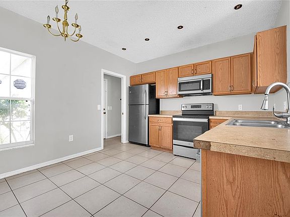 5th image of 433 LAKEVIEW ROAD
