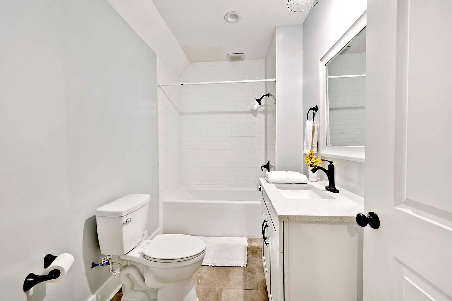 3 bed, 2.5 bath, 1602 sqft, $2,200 — Photo 4