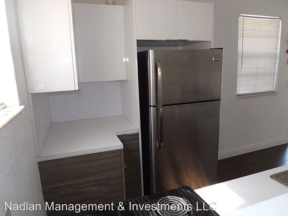 4th image of 301 NW 13th St APT C