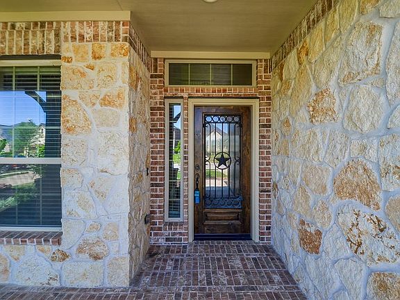 3rd image of 2810 Walnut Crest Dr