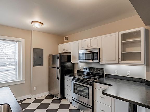 3rd image of 3910 Cass St APT 311