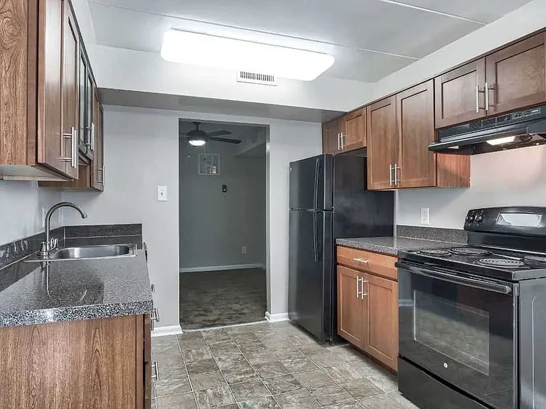 Ashley Apartments — Photo 4