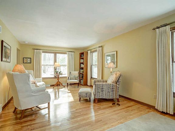 2nd image of 7802 Cherry Wood Ln