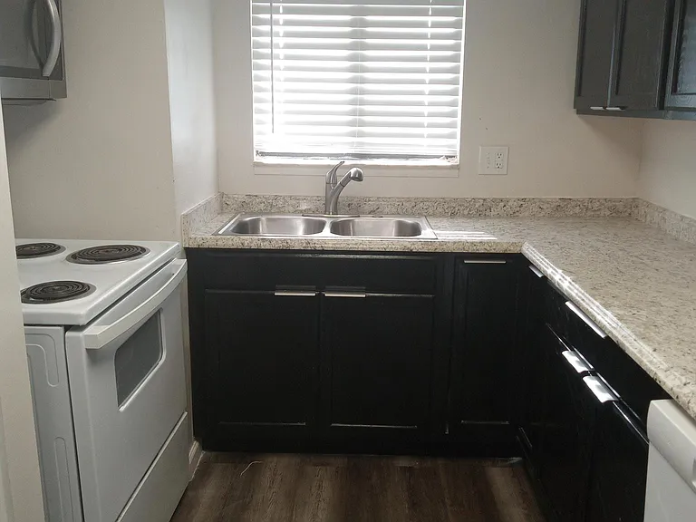 2541 S Myrtle Ave #C — Photo 5