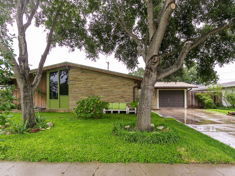 1st image of 921 Driftwood Pl