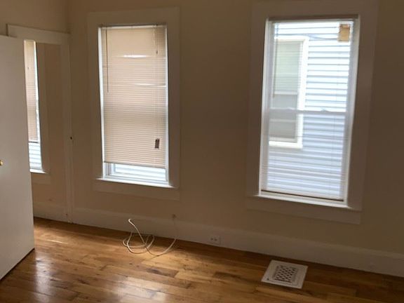 4th image of 465 Wood Ave 1st Fl 6885945