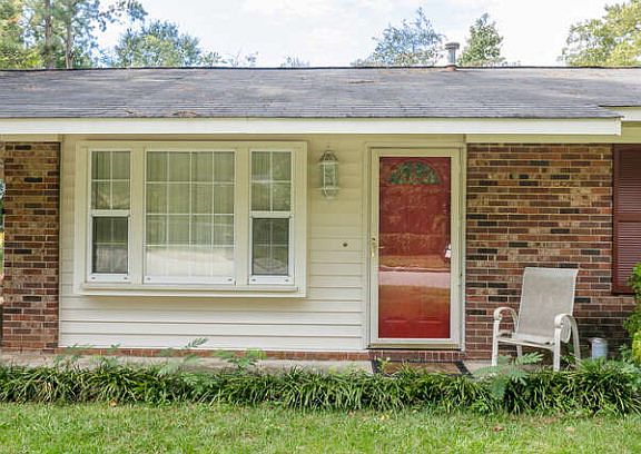 5th image of 4058 Sweetbriar Dr
