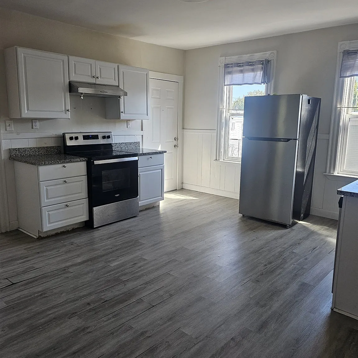 3 bed, 1.0 bath, $2,500 — Photo 3