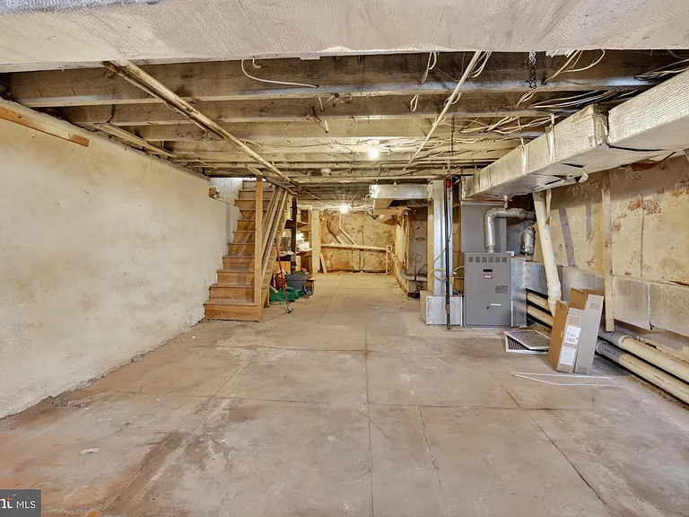 219 Hermitage St — Photo 14