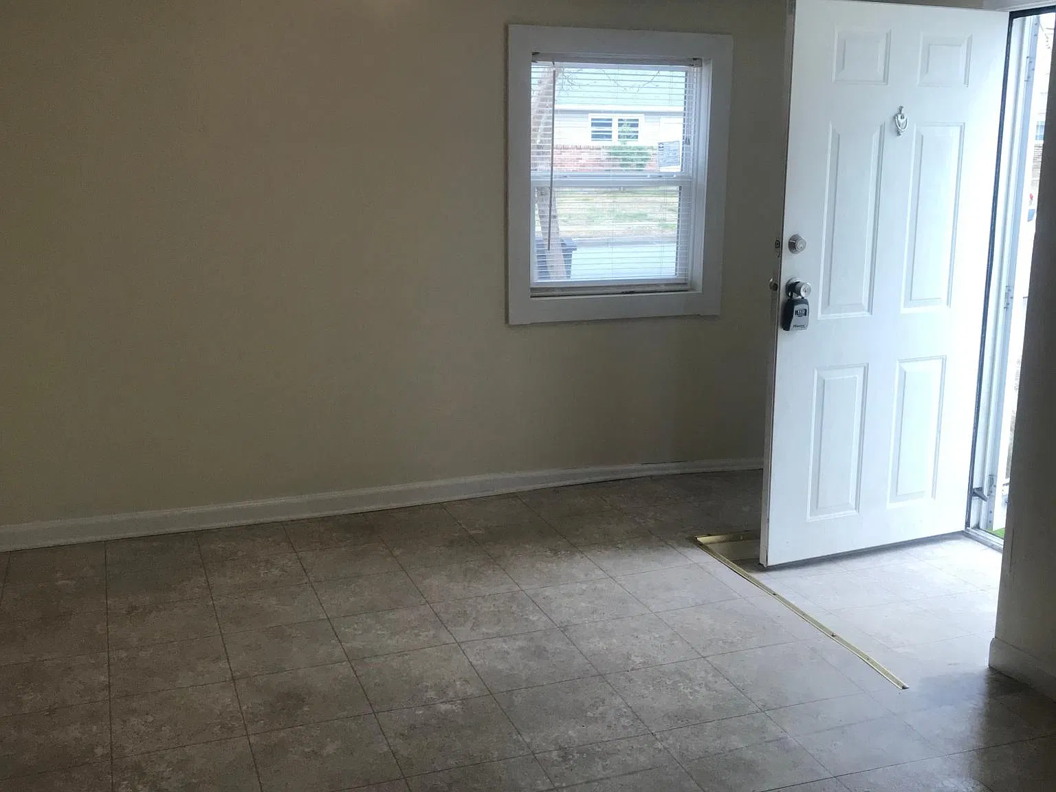1 bed, 800 sqft, $1,100 — Photo 4
