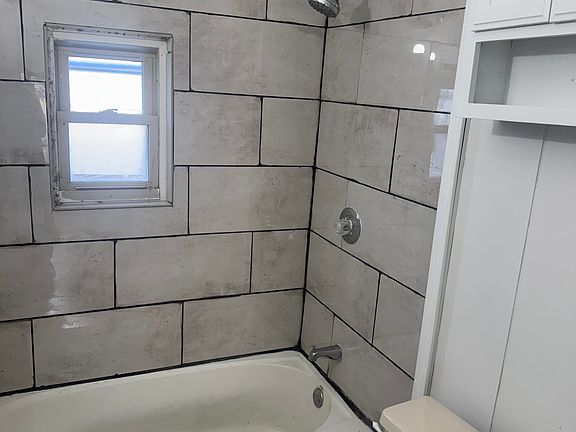 3rd image of 4851 McCook Ave #1R