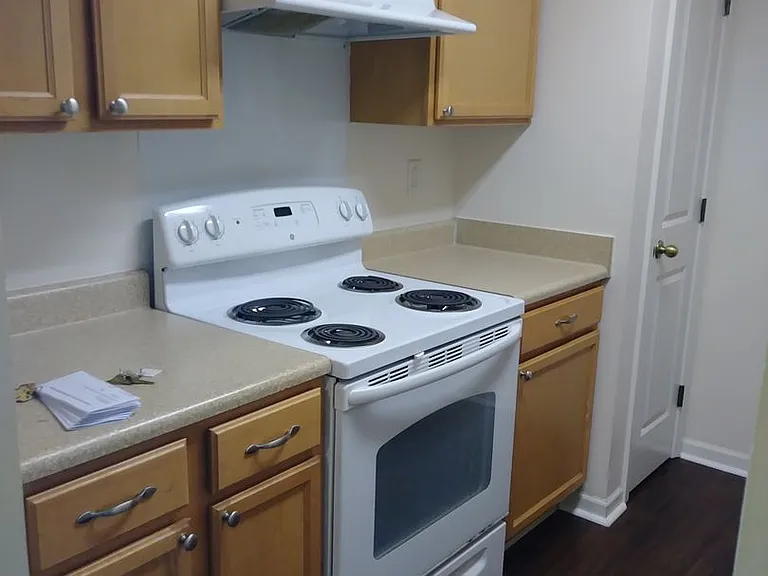 185 - COUNTRY VIEW APARTMENTS — Photo 13