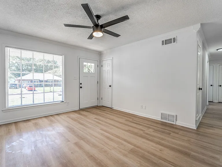 8398 Booneville Dr — Photo 18