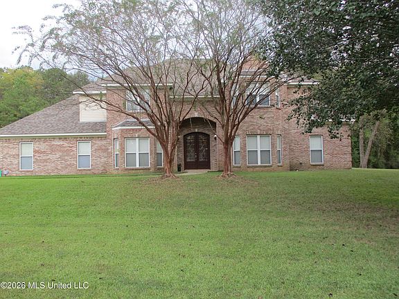 4th image of 2020 Elizabeth Chapman Dr