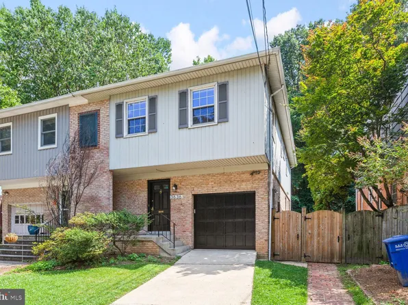 3636 Alton Pl NW, Washington, DC 20008