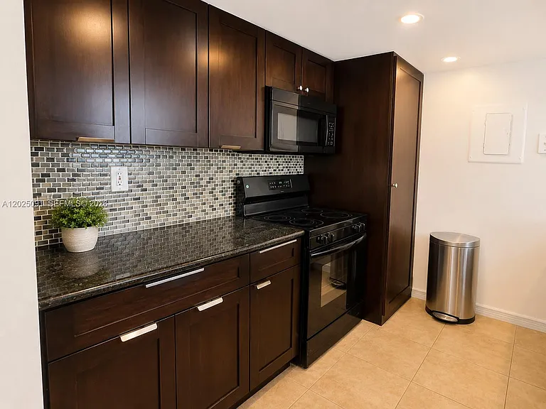 7601 E Treasure Dr #622 — Photo 7