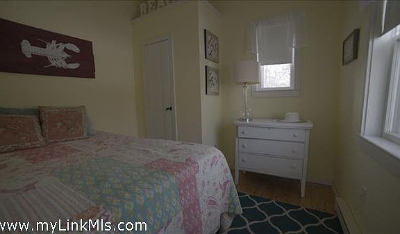 1st Floor Guest Room