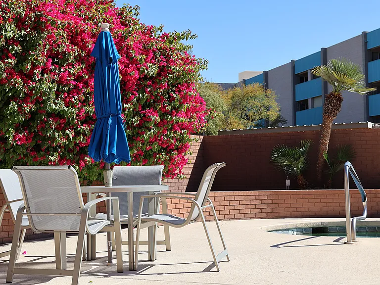 Carondelet Apartments — Photo 15