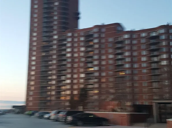 128 Harmon Cove Tower #128, Secaucus, NJ 07094