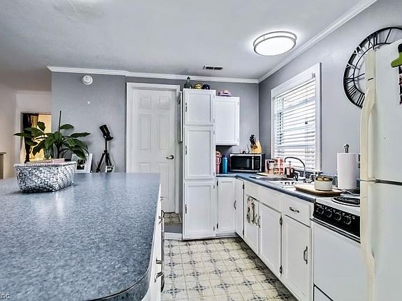5th image of 2035 Tuck St