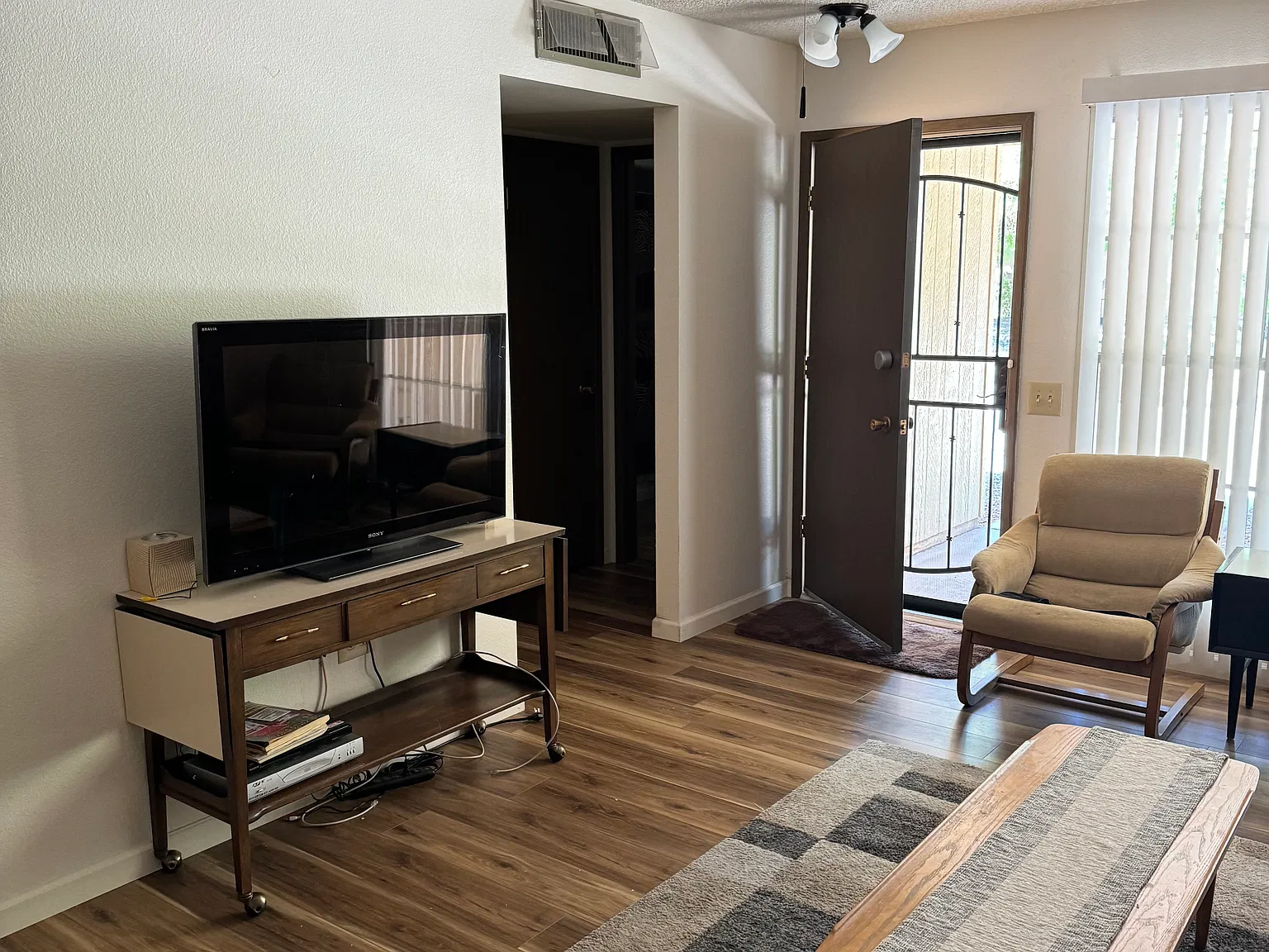 1 bed, 744 sqft, $2,500 — Photo 3