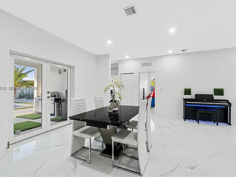 13305 SW 190th Ter — Photo 17