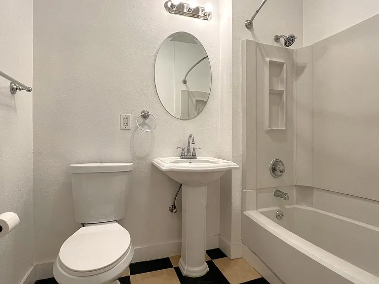 Marcella Apartments — Photo 31