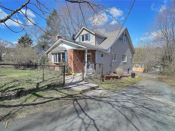32 Quaker Hill Rd