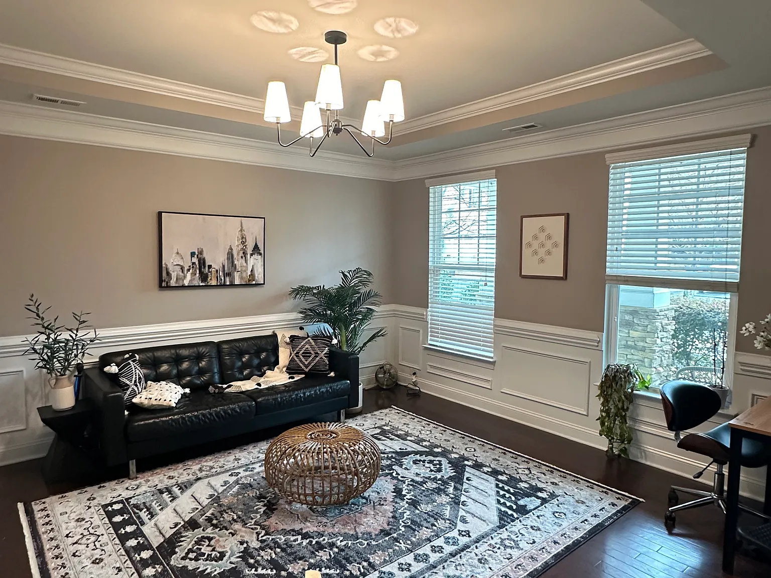 5 bed, 2.5 bath, 2704 sqft, $2,900 — Photo 2
