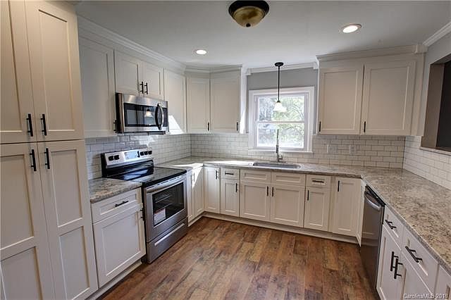 1st image of 600 Shady Ln