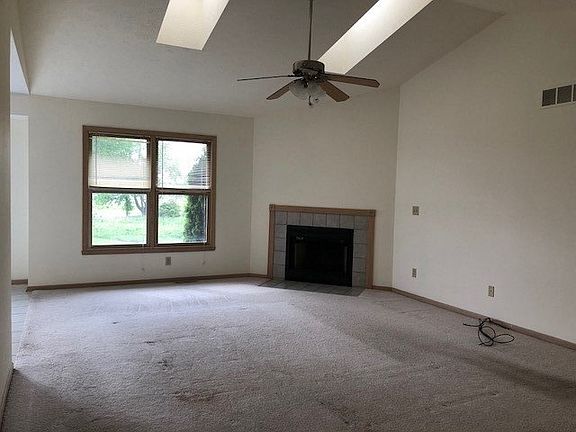2nd image of 102 Picadilly Dr SE