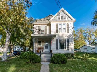 722 & 1/2 Ea St, Baraboo, WI 53913