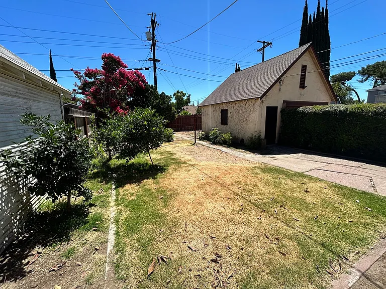 225 Sunset Blvd — Photo 6
