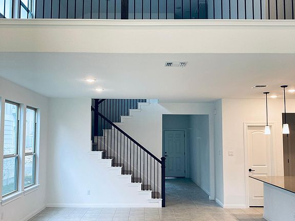 5th image of 110 White Aster Ct